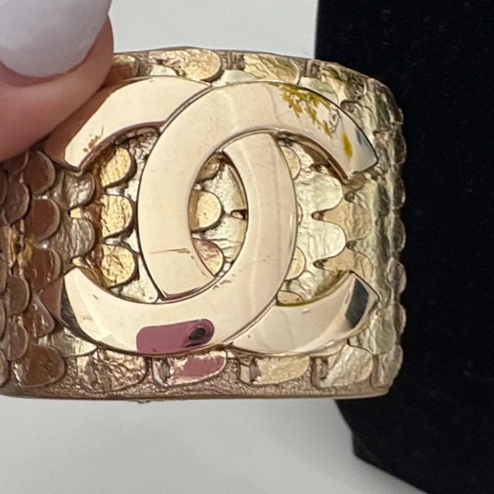 Gold CHANEL Cuff Bracelet - Picture 5 of 5